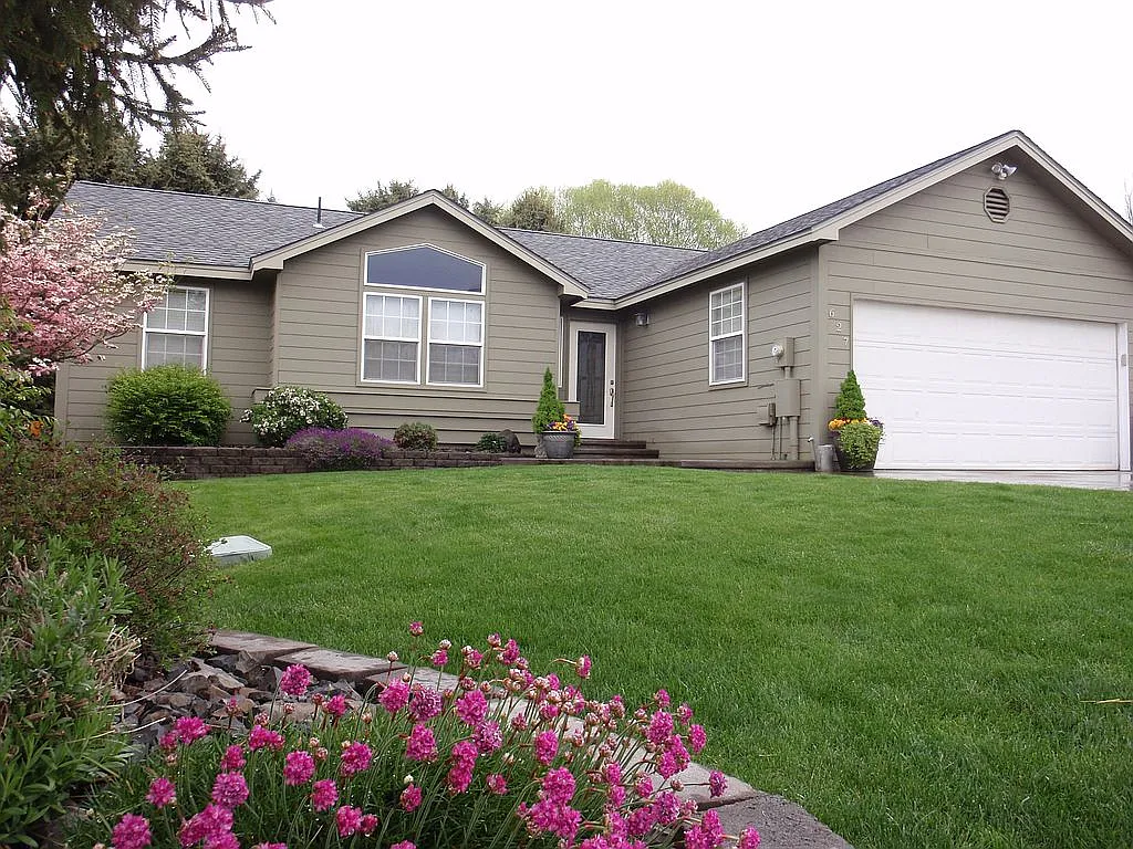 627 Westwind Dr photo 1