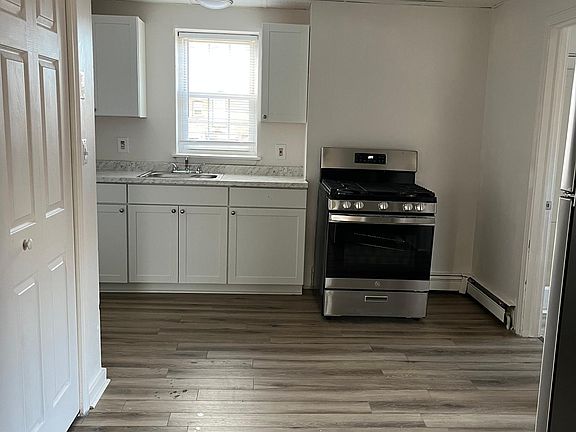3rd image of 130 Jefferson St #2