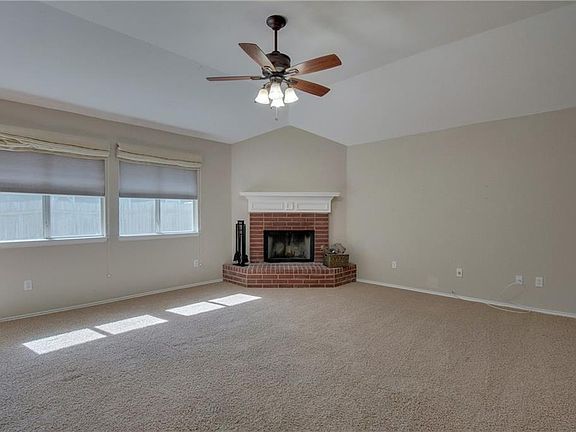 3rd image of 4136 Heritage Way Dr