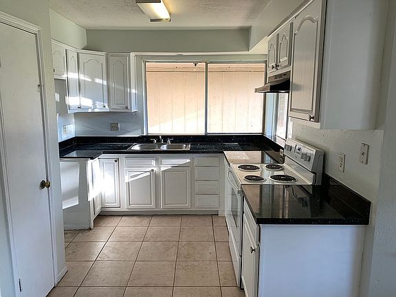 Bright Modern Kitchen