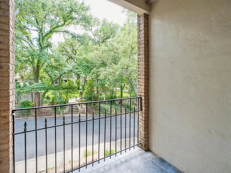 3718 Bridle Path — Photo 23