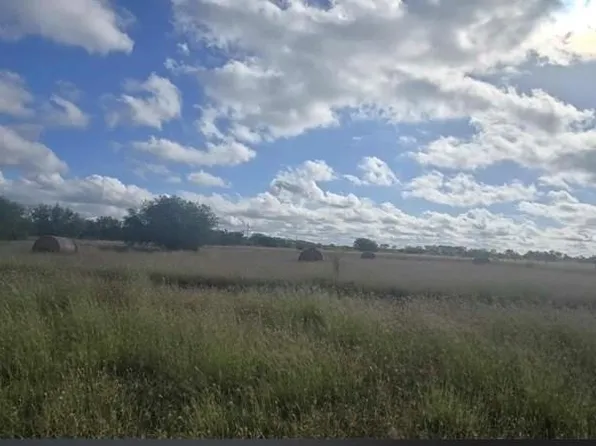 312 County Road 100, Quemado, TX 78877