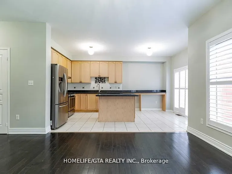 154 Goldenwood Cres — Photo 11