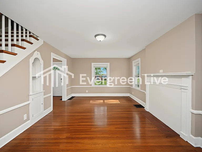 3050 Sheldon Ave — Photo 4