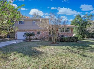908 Brookview Dr N, Jacksonville, FL 32225