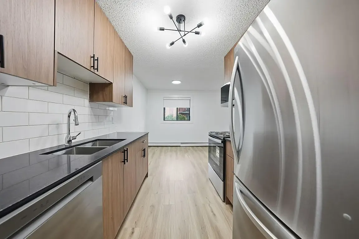 Lakewood Manor — Photo 1