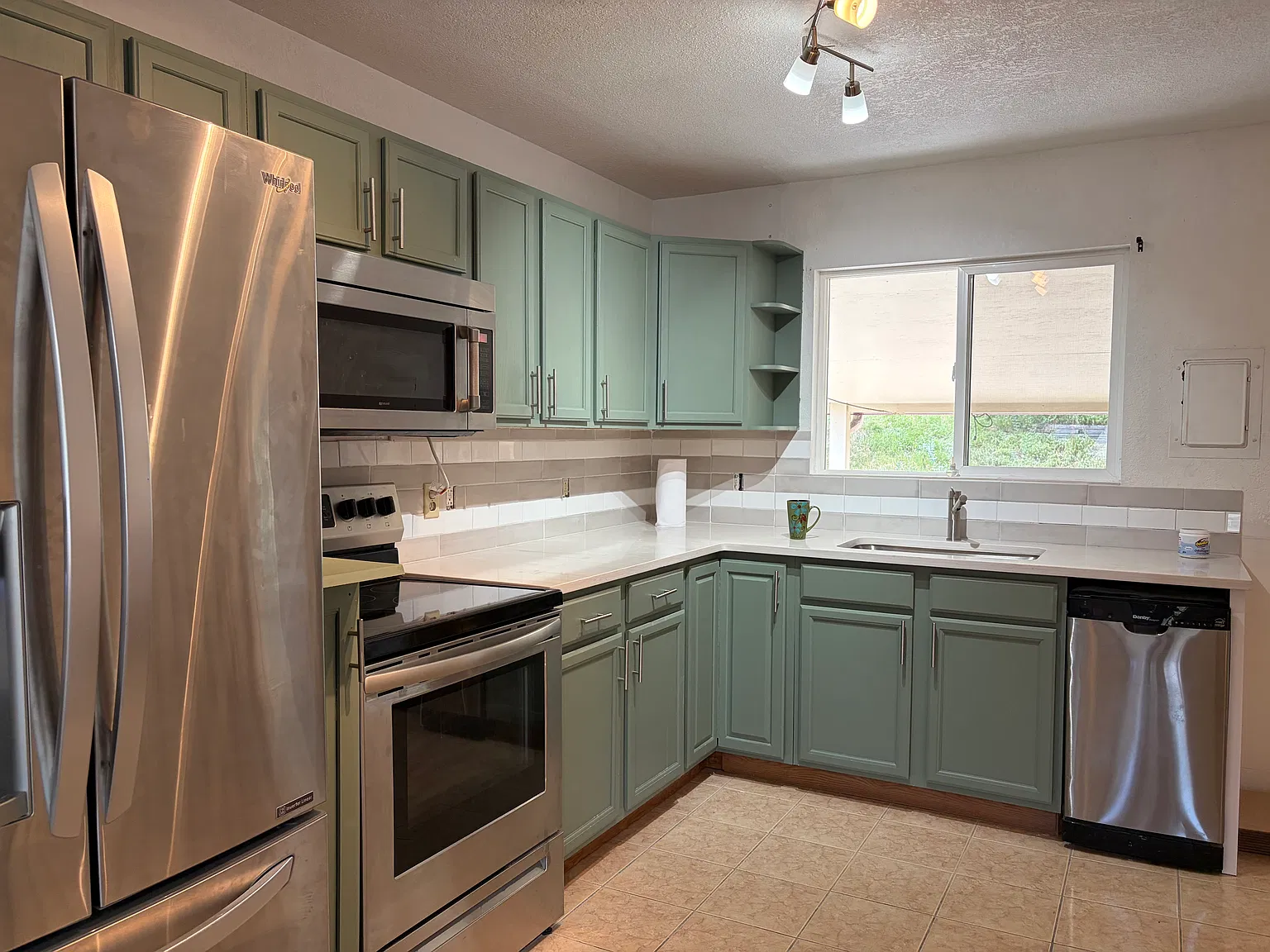 5 bed, 2163 sqft, $3,000 — Photo 3