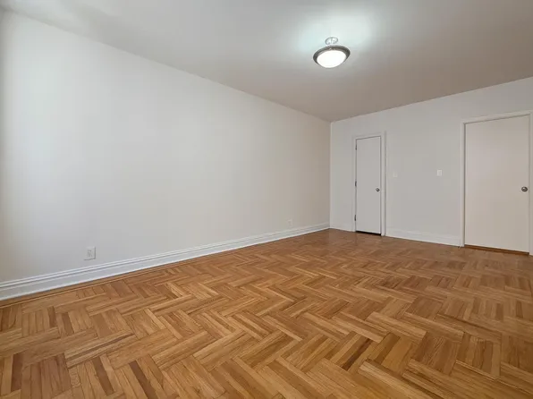 660 Fort Washington Avenue image 5 of 10