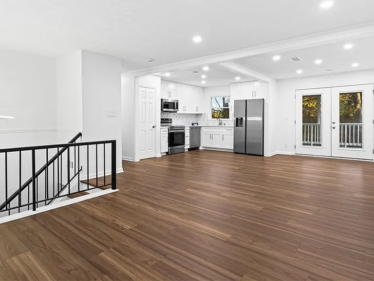 2304 S Hairston Rd — Photo 4