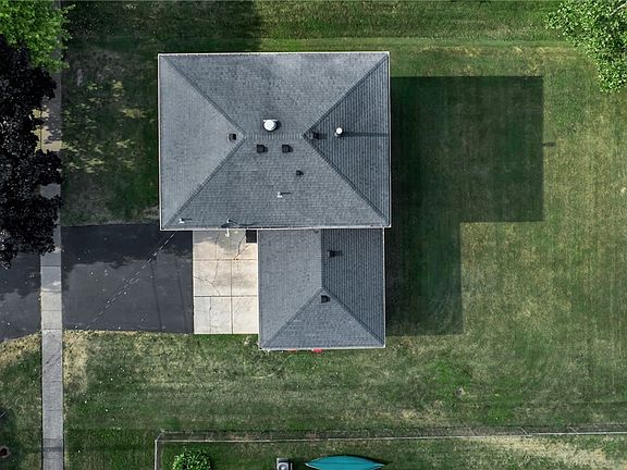 4th image of 13 Banner Ave