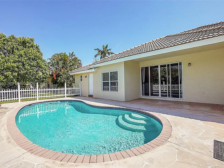 1574 NW 103rd Ter — Photo 59