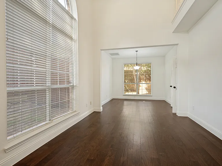 2505 Lakeshore Dr — Photo 4