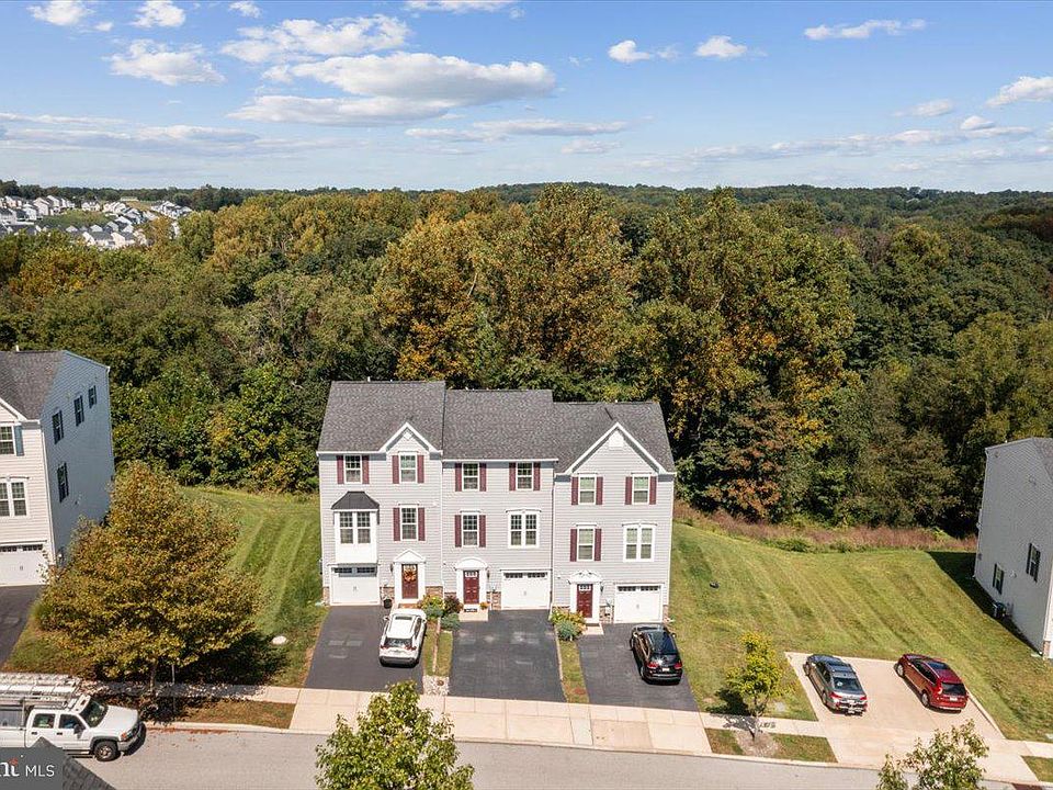 1st image of 1821 Honeysuckle Ct