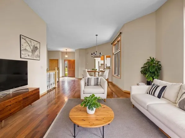 18067 Judicial Way S, Lakeville, MN 55044