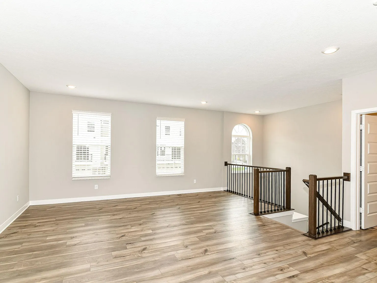3 bed, 3.5 bath, 2346 sqft, $2,795 — Photo 3