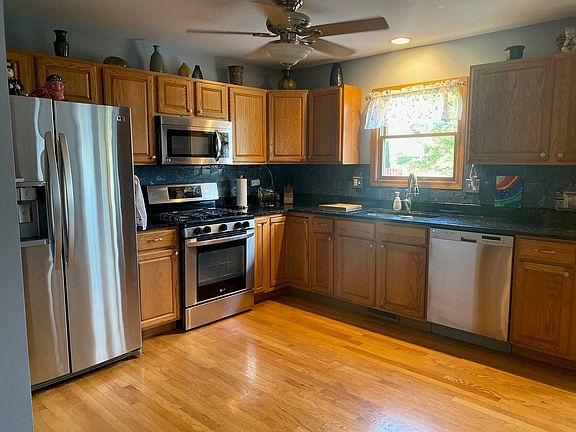 5th image of 725 Robert Dr