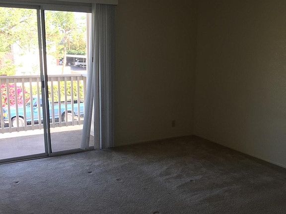 5th image of 344 Waverly Pl APT 8