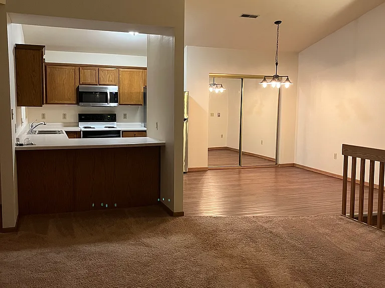 155 W Oak Leaf Dr #6 — Photo 3