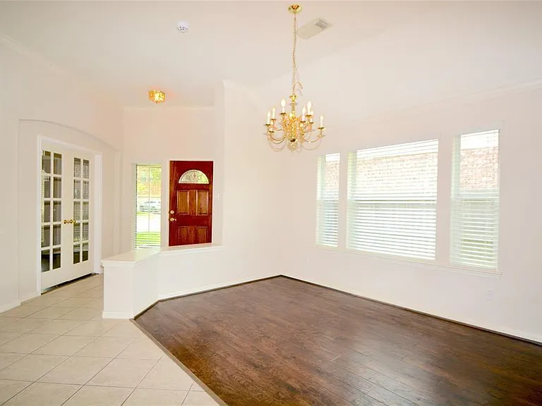5911 Mettler Ln — Photo 3