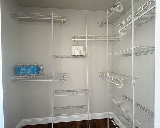 3rd image of 5801 Lexington Ave