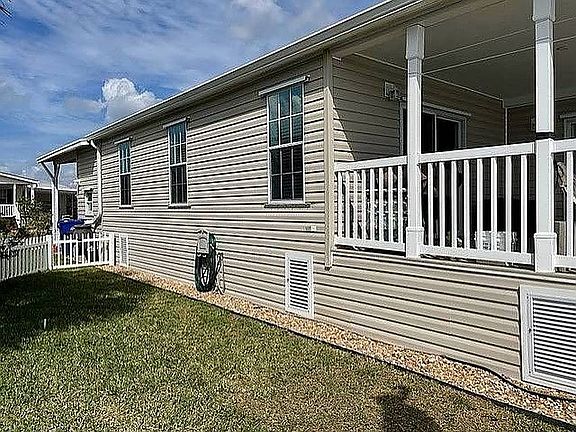 5th image of 117 E Harbor Dr #117