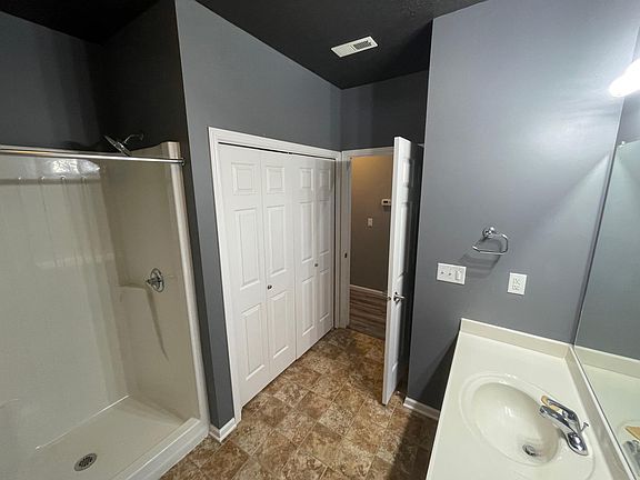 4th image of 1815 SW White Birch Cir Unit 9