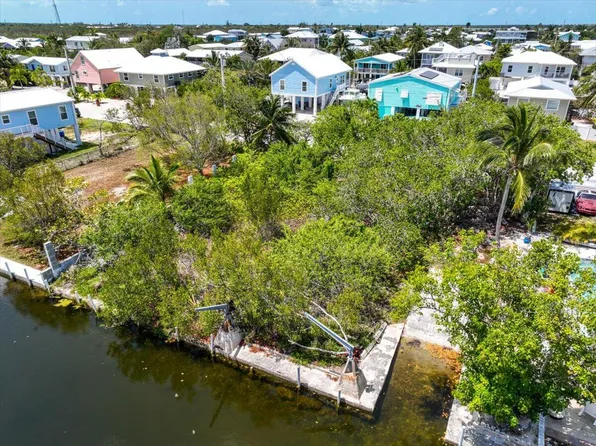 27418 Jamaica Ln, Ramrod Key, FL 33042