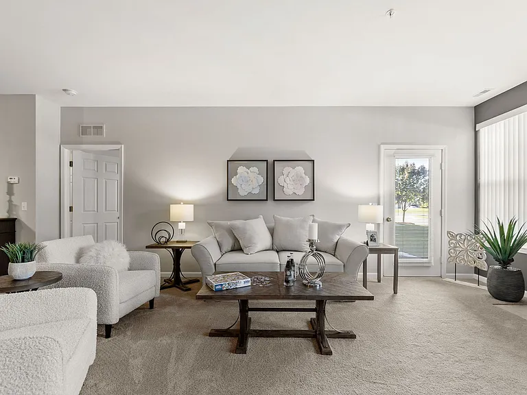 Ashford Apartments — Photo 14