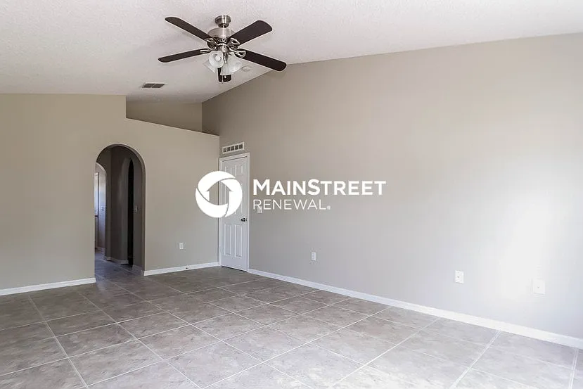927 Cambridge Ct — Photo 3