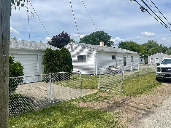 4th image of 20948 Woodward St