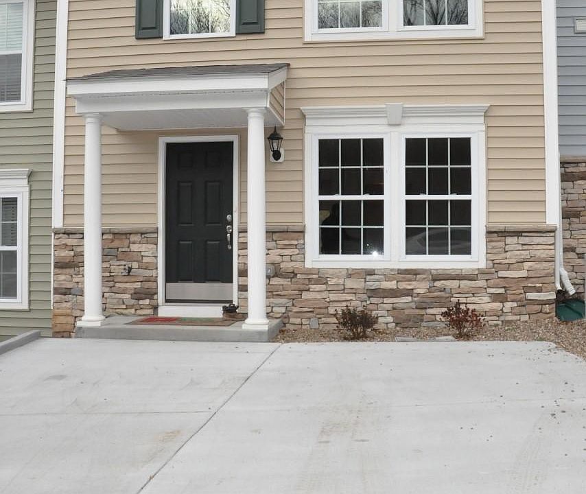 1st image of 129 Auburn Dr #33