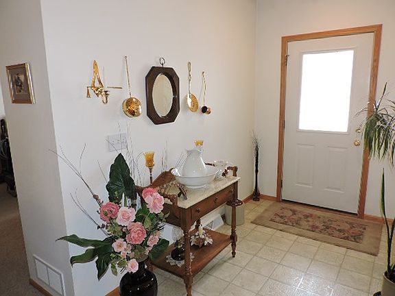 3rd image of 306 Comfortcove St