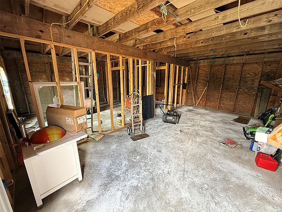 4th image of 4602 Nichols St