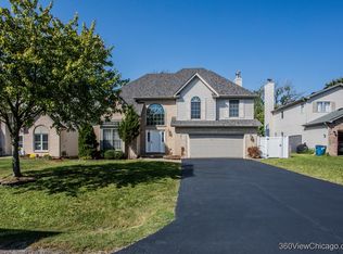 880 S Chatham Ave, Addison, IL 60101