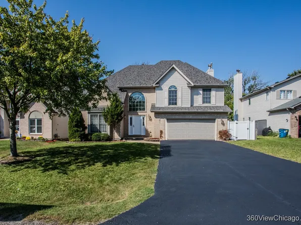 880 S Chatham Ave, Addison, IL 60101