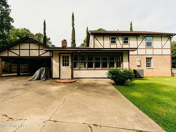 3rd image of 7528 Pineridge Dr