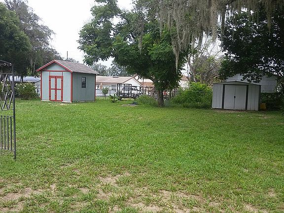 3rd image of 213 Palm Leaf Ave