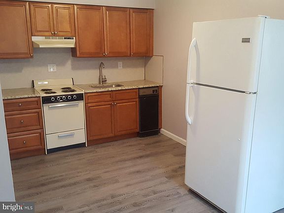 3rd image of 1600 S 10th St Floor 1