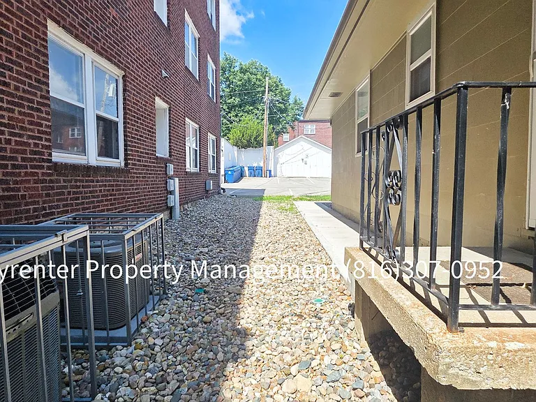 4308 Oak St — Photo 13