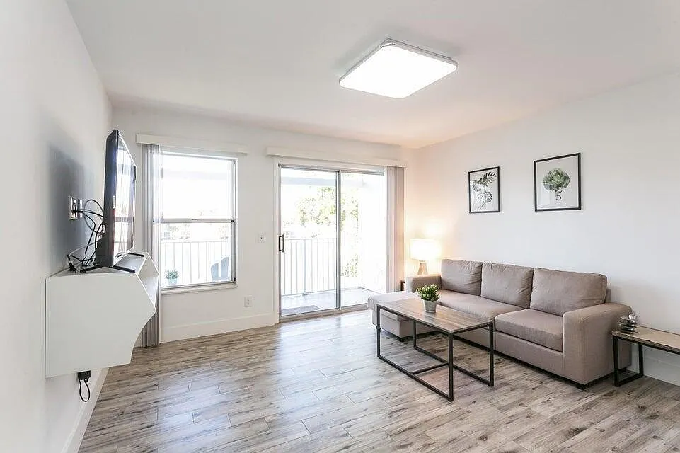 1 bed, 1.0 bath, 502 sqft, $2,000 — Photo 2