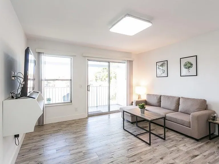 275 Cypress Point Dr — Photo 2