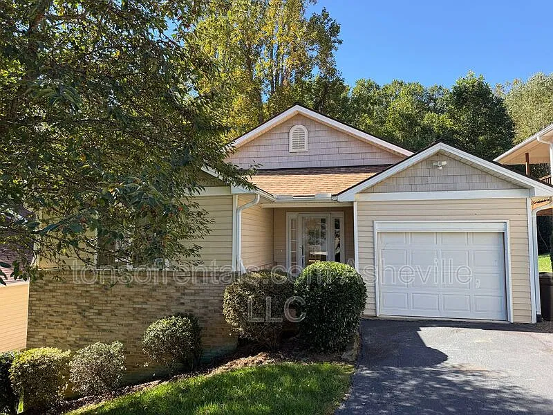 4 bed, 3.0 bath, $2,500 — Photo 3