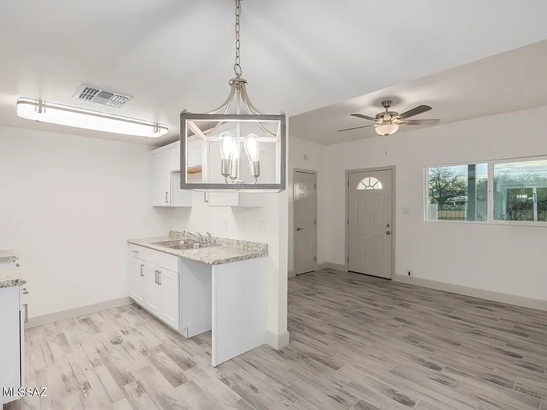 6824 S Burcham Ave — Photo 13