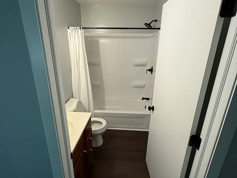220 E North St — Photo 9