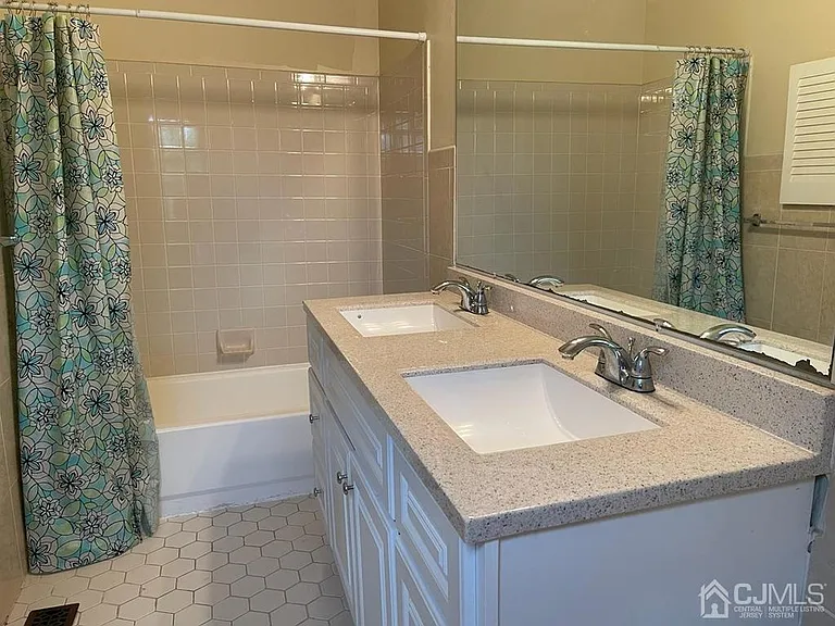 9 Carrie Ct — Photo 21