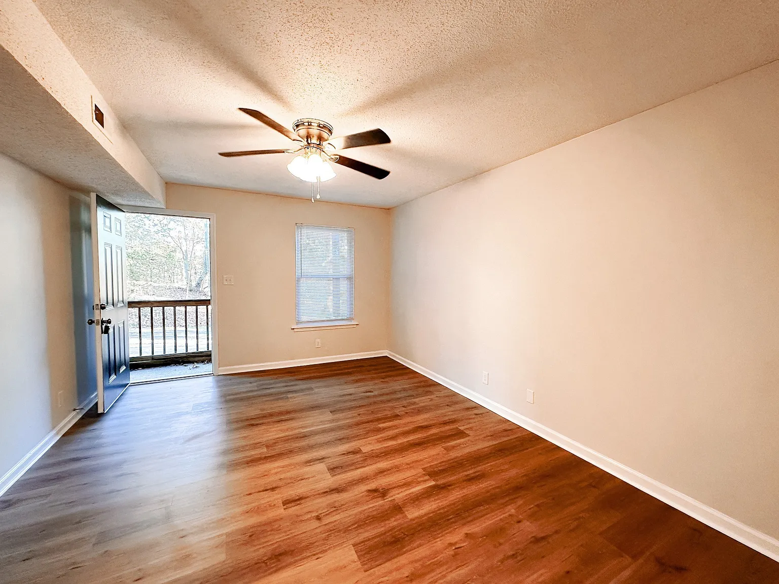 2 bed, 800 sqft, $825 — Photo 3