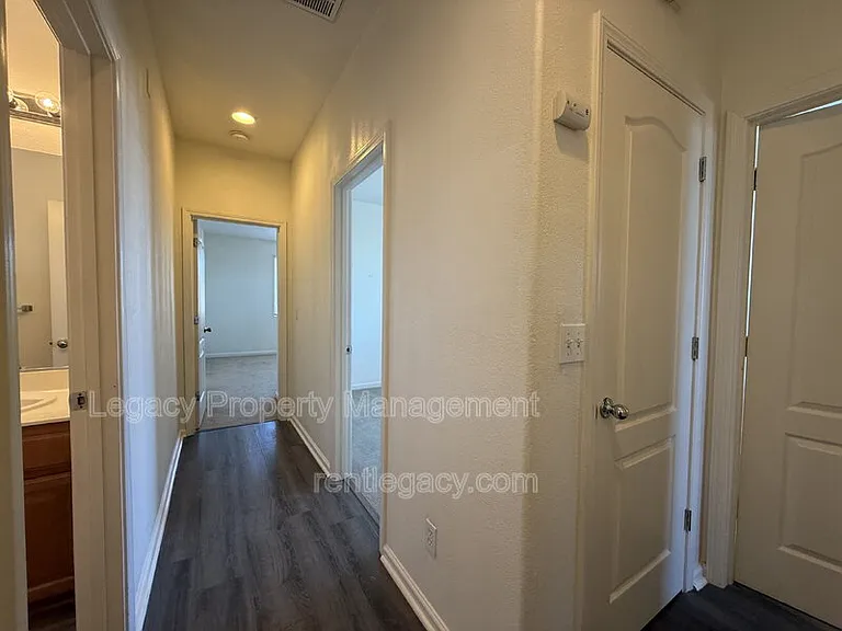 1552 Bailey Dr — Photo 15