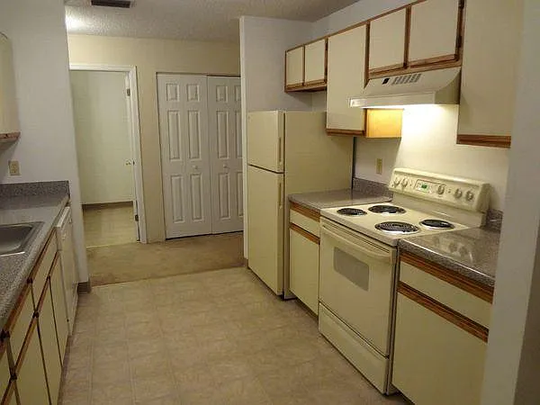 Lakeview — Photo 26