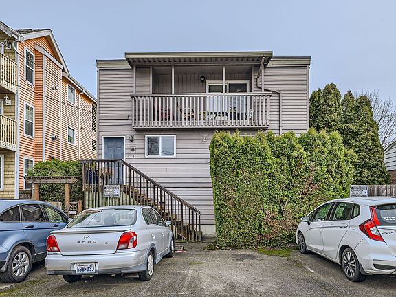 2nd image of 423 NE Ravenna Blvd #3