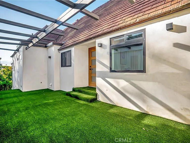 1145 S Longwood Ave — Photo 59